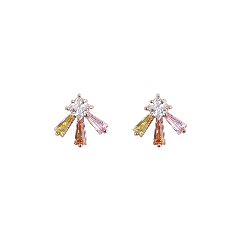 Rosévergoldete Ohrringe mit drei Blütenblättern und CZ