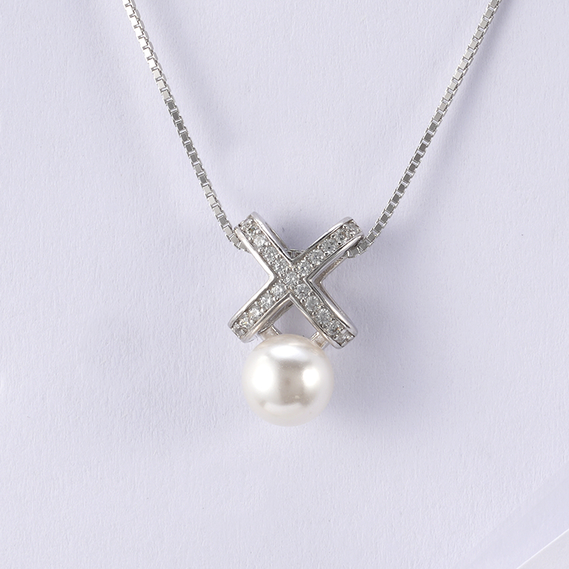Einfache Perlenkette im eleganten Stil 